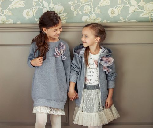 dziewczynki w ubraniach marki wójcik fashion