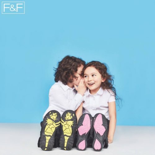 Dzieci w letniej kolekcji ubrań F&F