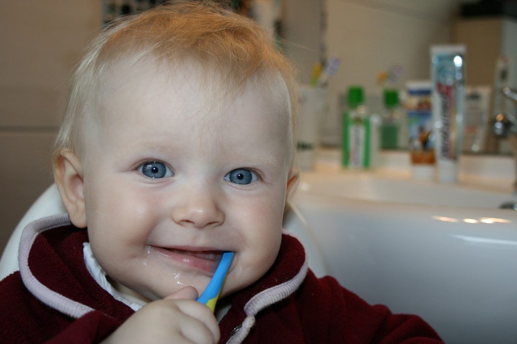 jak dbać o zęby dziecięce